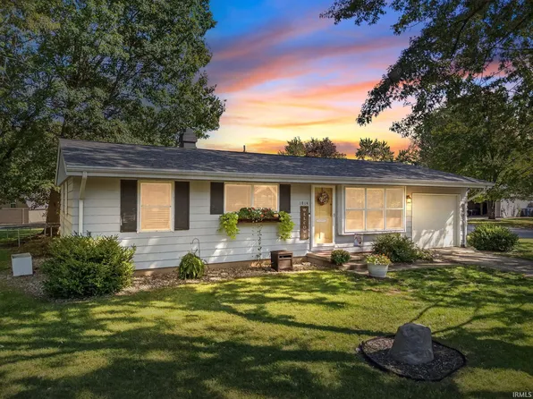 1814 Cambridge Dr, Warsaw, IN 46580