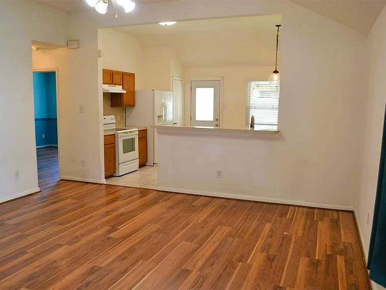 14107 Running Bear Dr — Photo 2