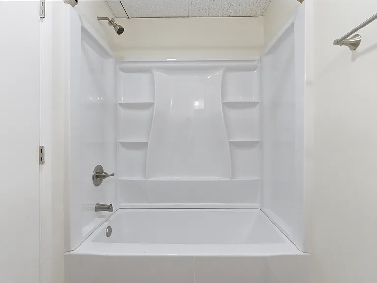 1725 Henry Ave #106 — Photo 9