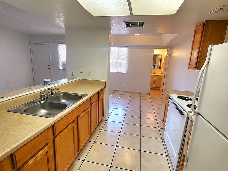 4023 S 44th St — Photo 5