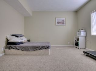 10527 Hillcrest Dr, La Vista, NE 68128