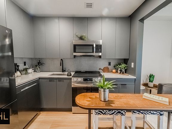 4th image of 931 Carroll St #1030