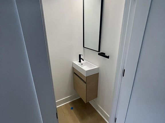 4th image of 1621 Bainbridge St #1