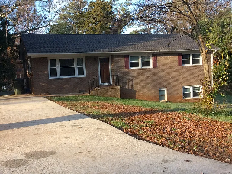 645 Greenbriar Ave — Photo 1