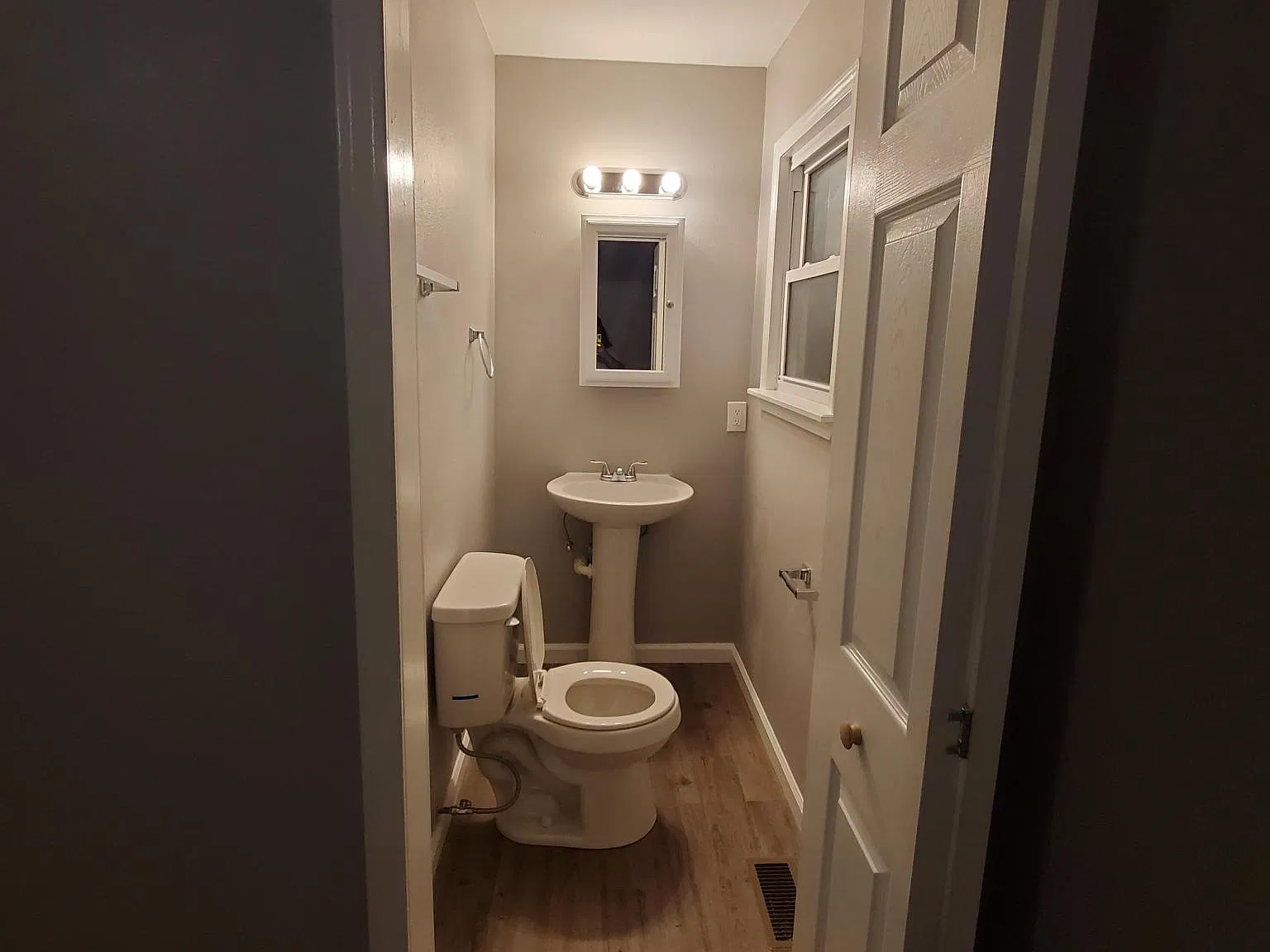 3 bed, 1.5 bath, 1316 sqft, $1,600 — Photo 2