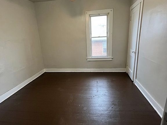 5th image of 519 W Columbus Dr APT 2
