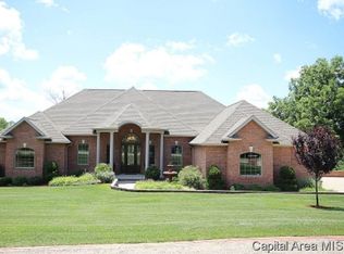 1712 Ballycastle Rd, Petersburg, IL 62675