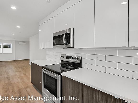 5th image of 1875 NE 2nd Ave #106