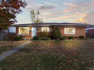 6916 Kinmore St, Dearborn Heights, MI 48127