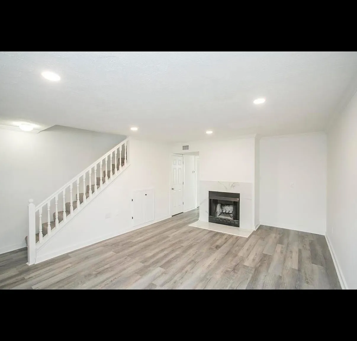 2 bed, 1142 sqft, $1,999 — Photo 3
