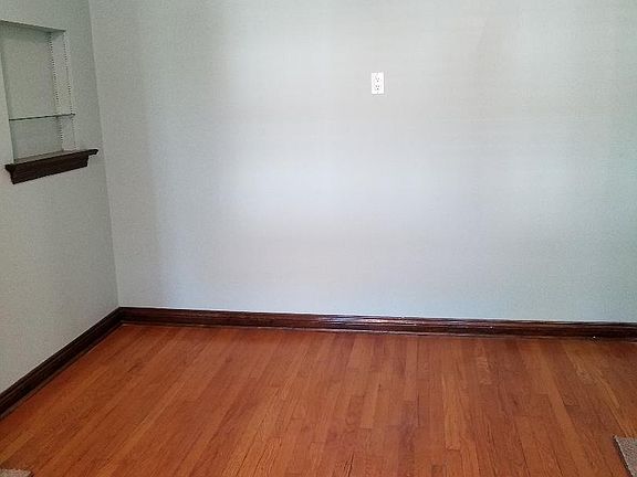 3rd image of 5458 Loughborough Ave