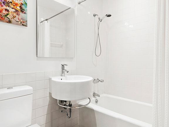 5th image of 9 Barrow St APT 3L