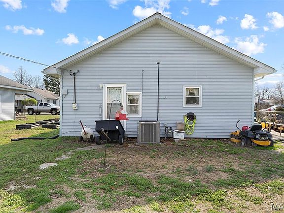 4th image of 323 Wright Ave