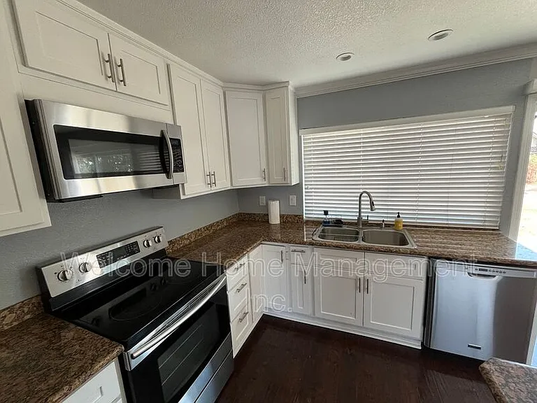 30726 Wainwright Ct — Photo 11