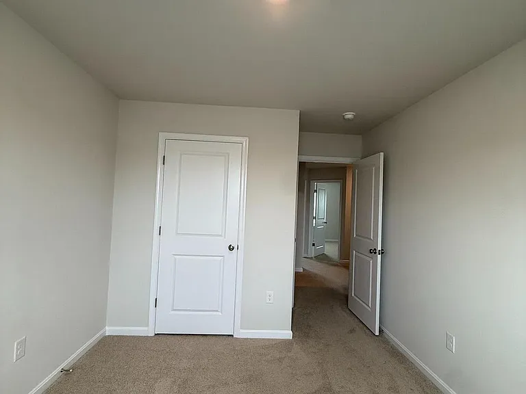 223 Orpington Dr — Photo 25