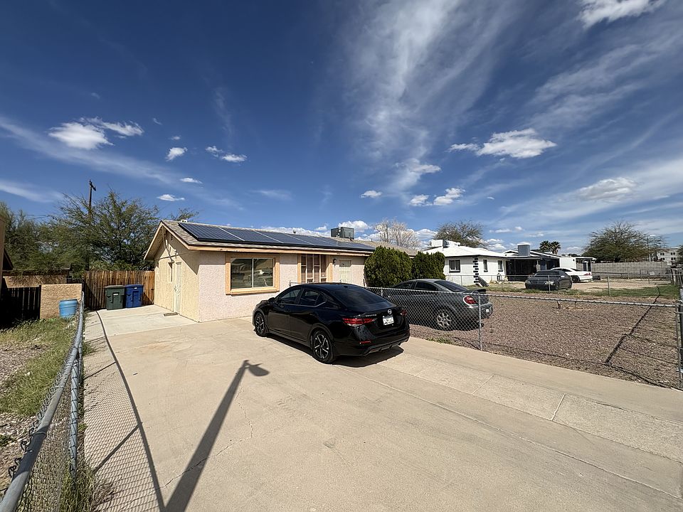 1st image of 702 W Calle Castile
