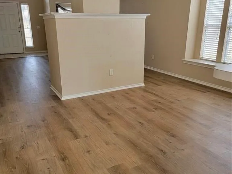 2809 Hawthorne Ln — Photo 3