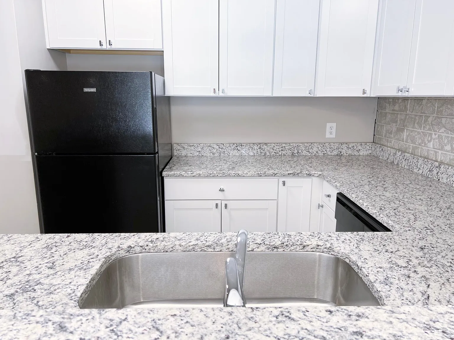 2529 Spring Garden St — Photo 3