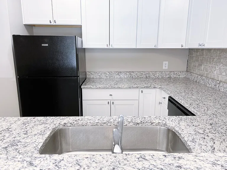 2529 Spring Garden St — Photo 3