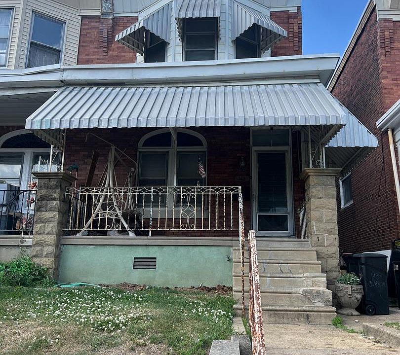 1st image of 143 W Clarkson Ave