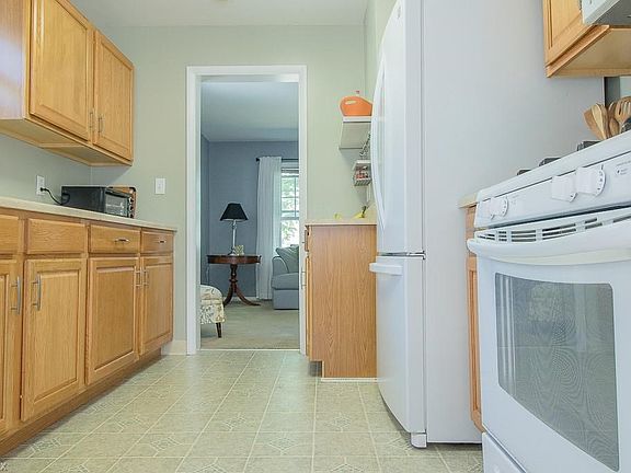 Any level cook will enjoy the updated appliances and functionality of this efficient Kitchen.