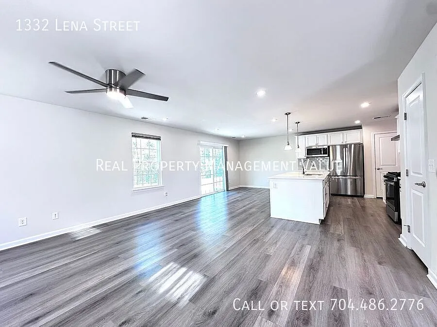 Discover the charm and elegance of this 2022 3-bedroom, 2.5-bath Single Family home with expansiv... — Photo 3