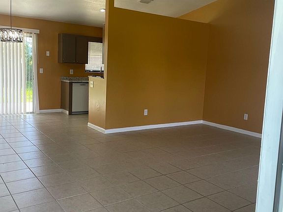 2nd image of 601 NW Archer Ave