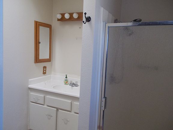 3rd image of 161 Jennifer Ln