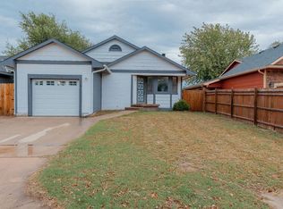 906 E Idlewild Dr, Wichita, KS 67216