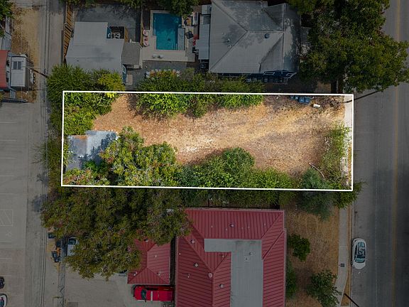 2nd image of 1906 E 2nd St