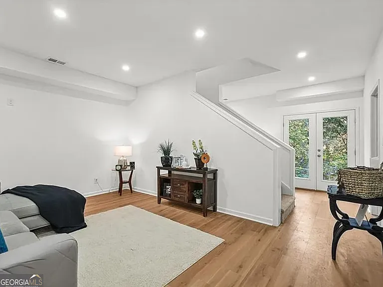 3925 Pine Shore Cir — Photo 11