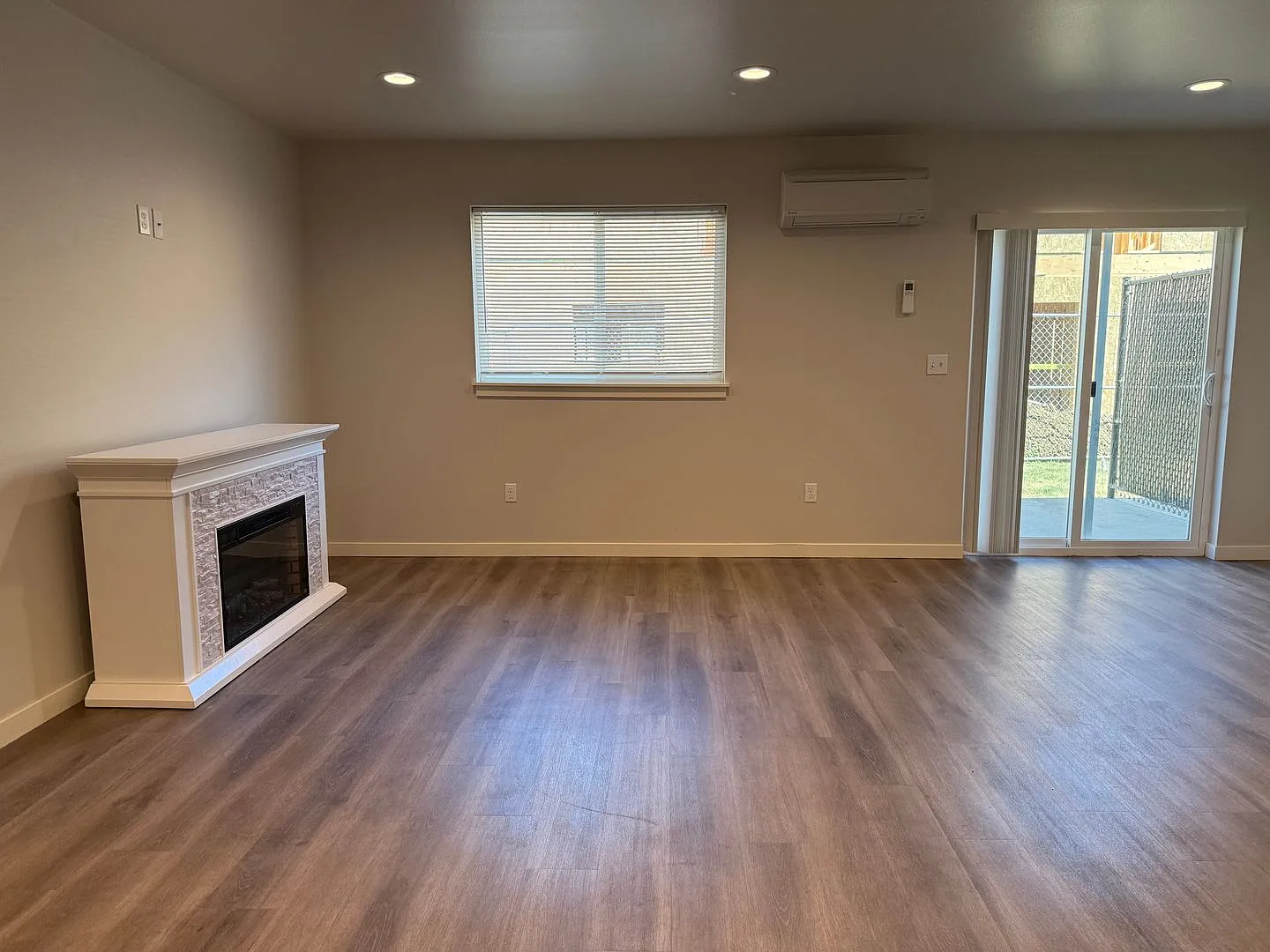 Apple Valley Town Houses Located Off Powerhouse Road - Half Off First Months Rent — Photo 4