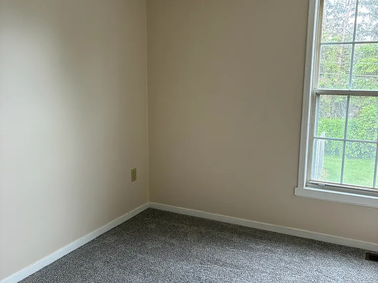 1537 Violet Dr — Photo 7