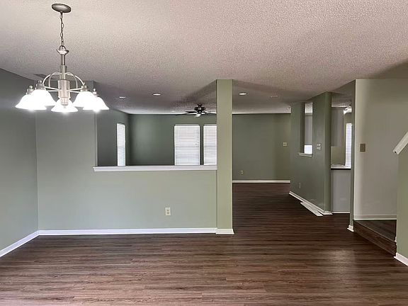 3rd image of 10400 Hickory Hill Dr