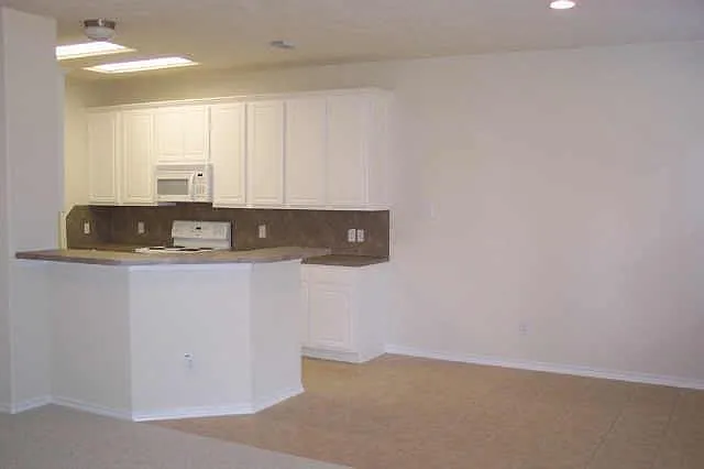 3 bed, 2.5 bath, 1632 sqft, $1,950 — Photo 4