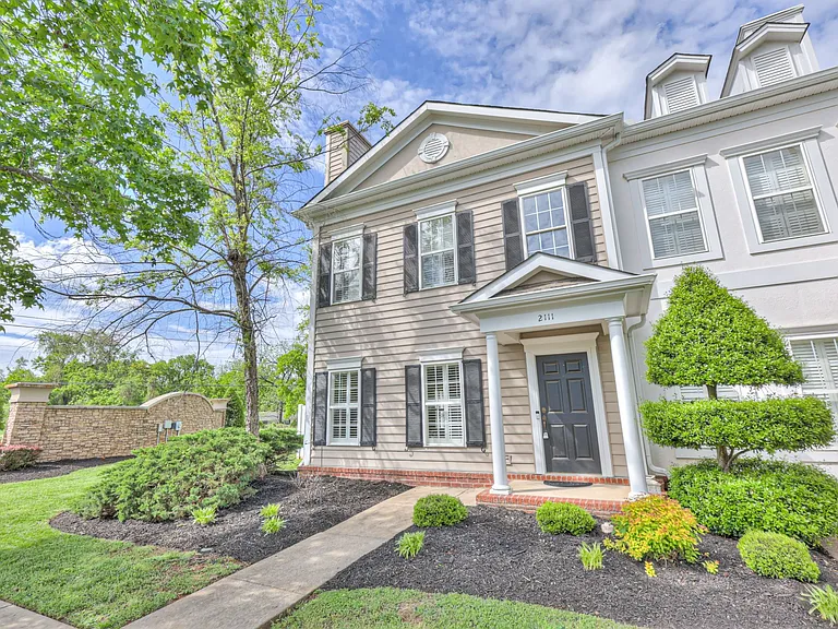 2111 Gold Valley Dr — Photo 2