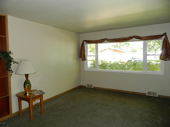 4th image of 408 S 5th Ave