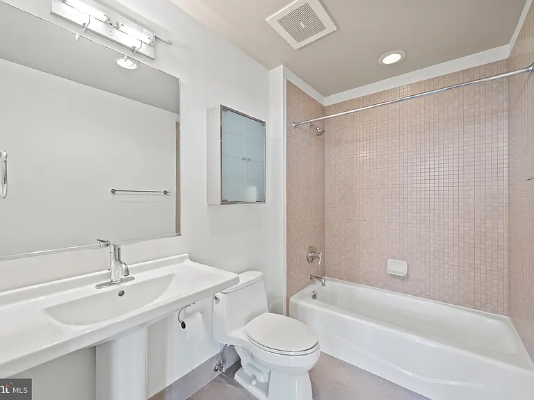 2125 14th St NW #702 — Photo 17