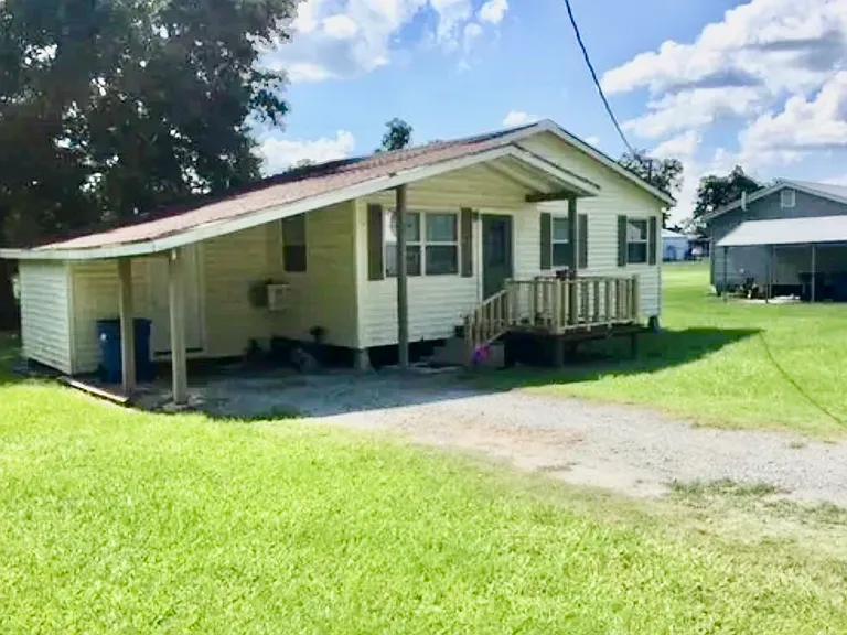 212 Candy Ln — Photo 2
