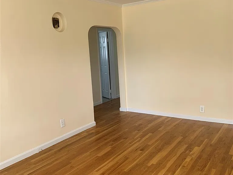 431 E Chester St — Photo 5