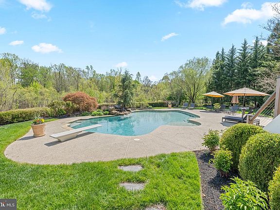 2nd image of 56 Lily Pond Ln