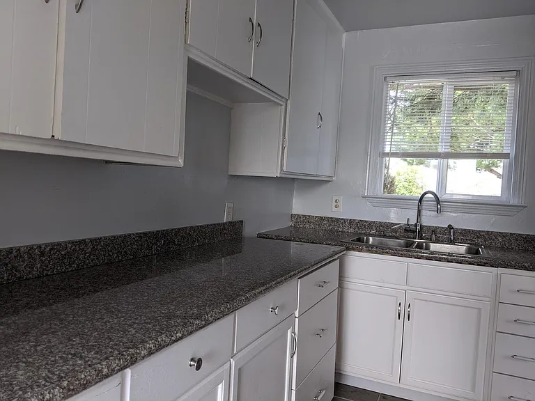 4525 Cypress Ave — Photo 8