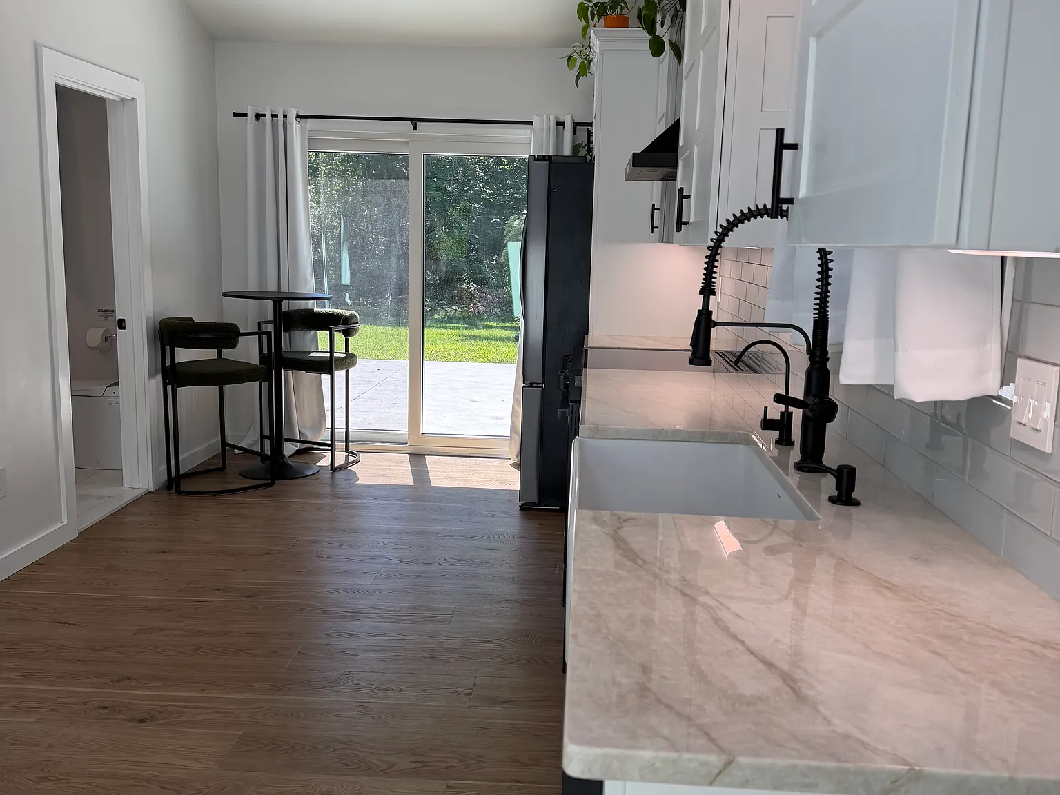 Studio, 650 sqft, $2,800 — Photo 2