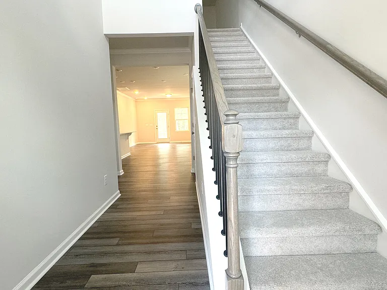 125 Red Robin Rd — Photo 3