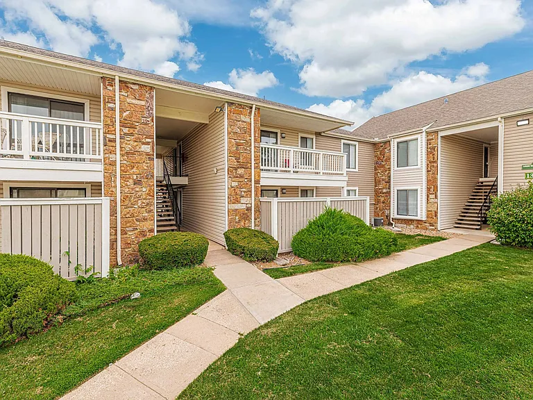 Rosehill Pointe — Photo 26