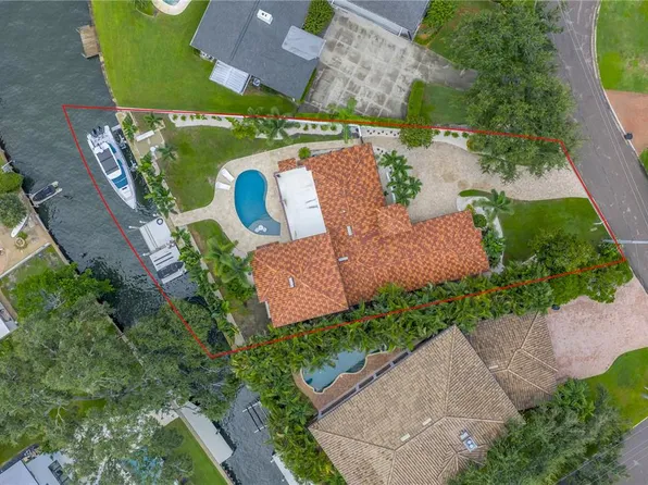 145 Bay Point Dr NE, Saint Petersburg, FL 33704