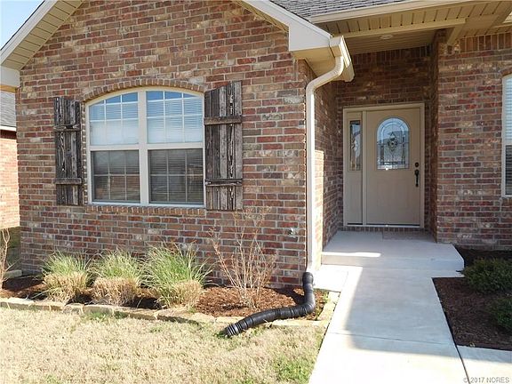 2nd image of 1409 Monarch Dr
