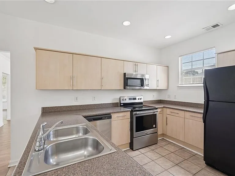 2596 Bates St SE — Photo 14