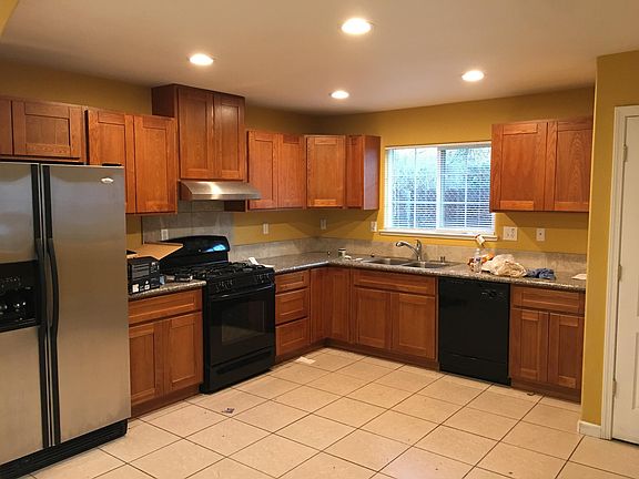 4th image of 4037 43rd St