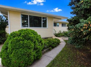 882 Knottwood Rd S, Edmonton, AB T6K 3C3